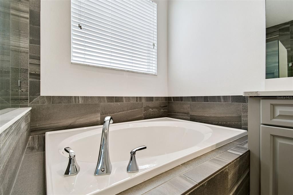 For Sale: $770,000 (4 beds, 3 baths, 2988 Square Feet)