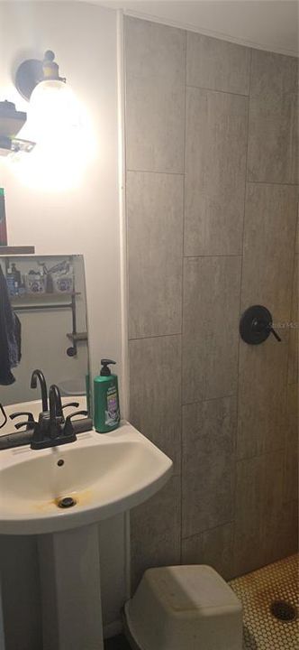 Active With Contract: $364,888 (2 beds, 2 baths, 750 Square Feet)