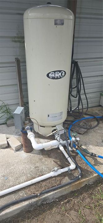 Active With Contract: $364,888 (2 beds, 2 baths, 750 Square Feet)