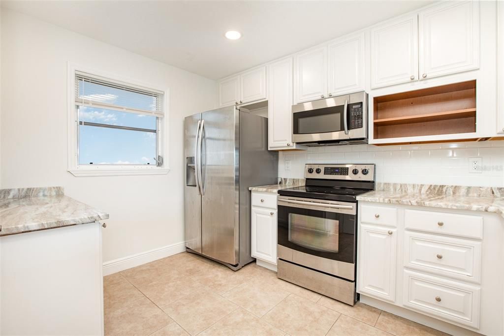 For Sale: $198,800 (2 beds, 2 baths, 1088 Square Feet)