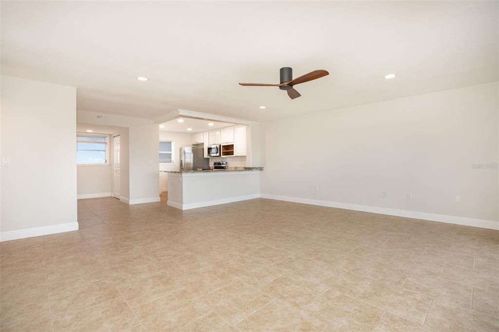 For Sale: $198,800 (2 beds, 2 baths, 1088 Square Feet)