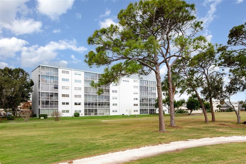 For Sale: $198,800 (2 beds, 2 baths, 1088 Square Feet)