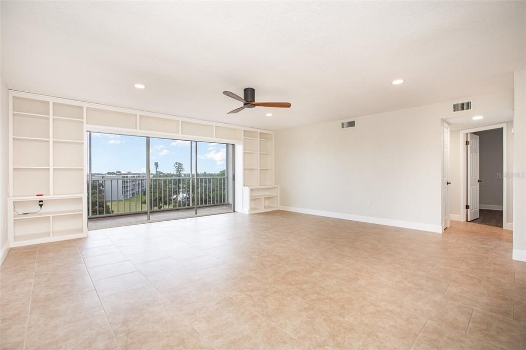 For Sale: $198,800 (2 beds, 2 baths, 1088 Square Feet)