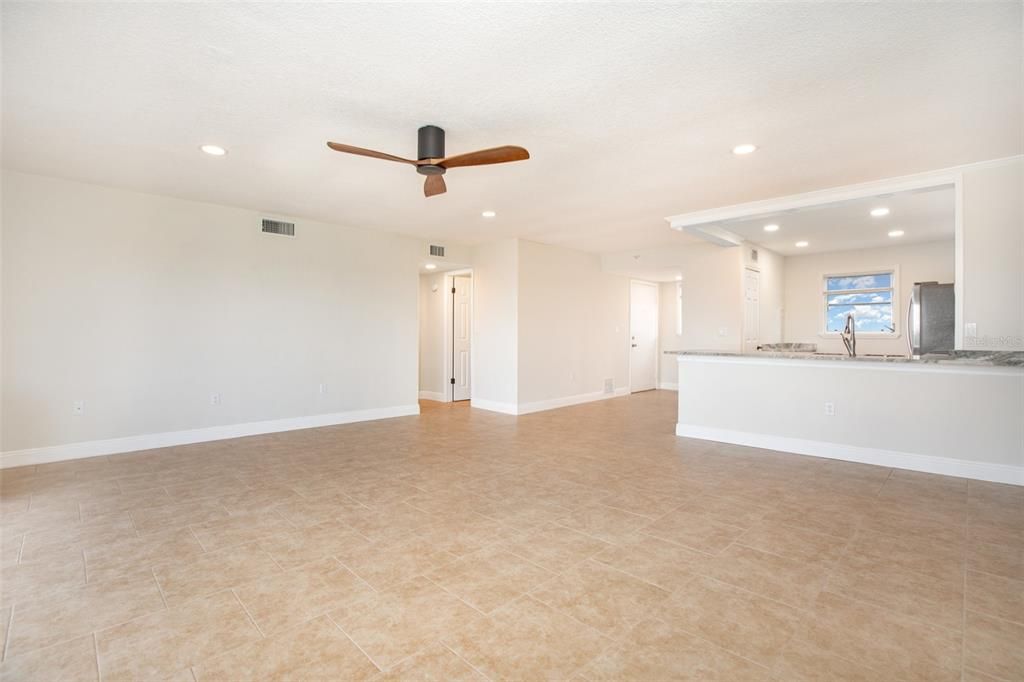 For Sale: $198,800 (2 beds, 2 baths, 1088 Square Feet)