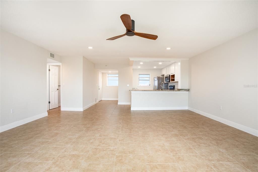 For Sale: $198,800 (2 beds, 2 baths, 1088 Square Feet)