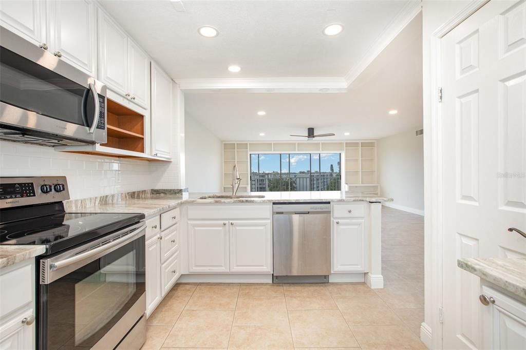 For Sale: $198,800 (2 beds, 2 baths, 1088 Square Feet)