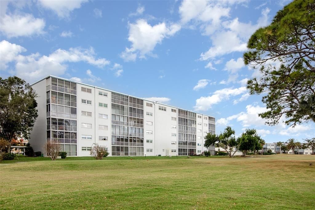 For Sale: $198,800 (2 beds, 2 baths, 1088 Square Feet)