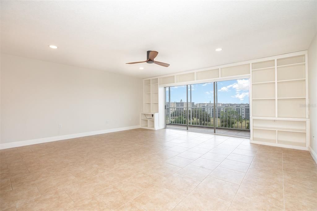 For Sale: $198,800 (2 beds, 2 baths, 1088 Square Feet)