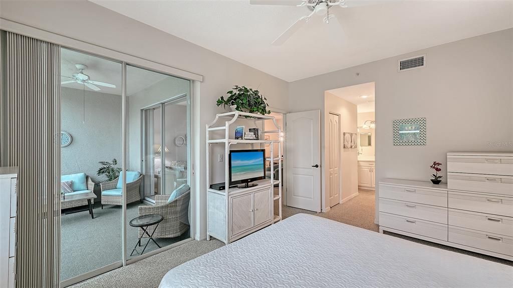 Activo con contrato: $289,900 (2 camas, 2 baños, 1238 Pies cuadrados)