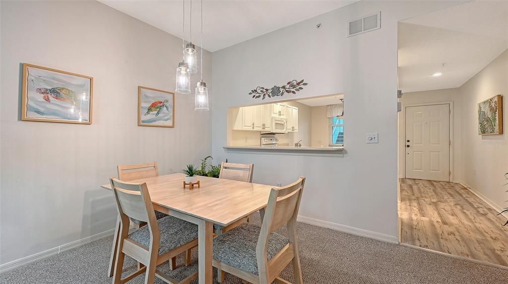 Activo con contrato: $289,900 (2 camas, 2 baños, 1238 Pies cuadrados)