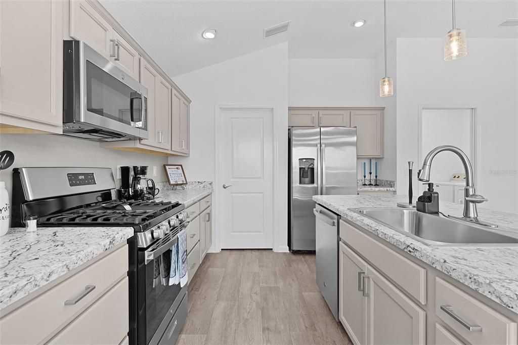 For Sale: $409,500 (3 beds, 2 baths, 1419 Square Feet)