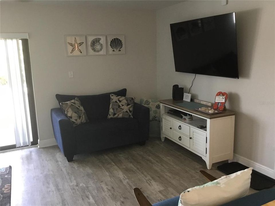 For Rent: $3,075 (1 beds, 1 baths, 860 Square Feet)