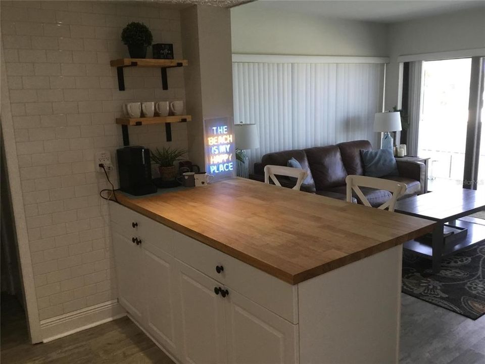 For Rent: $3,075 (1 beds, 1 baths, 860 Square Feet)