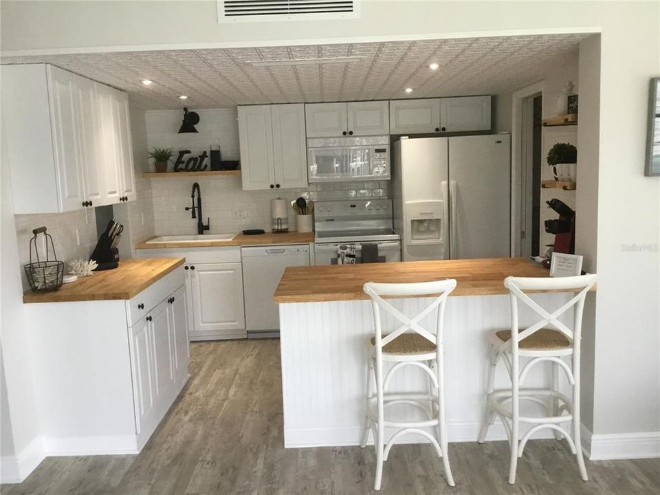 For Rent: $3,075 (1 beds, 1 baths, 860 Square Feet)