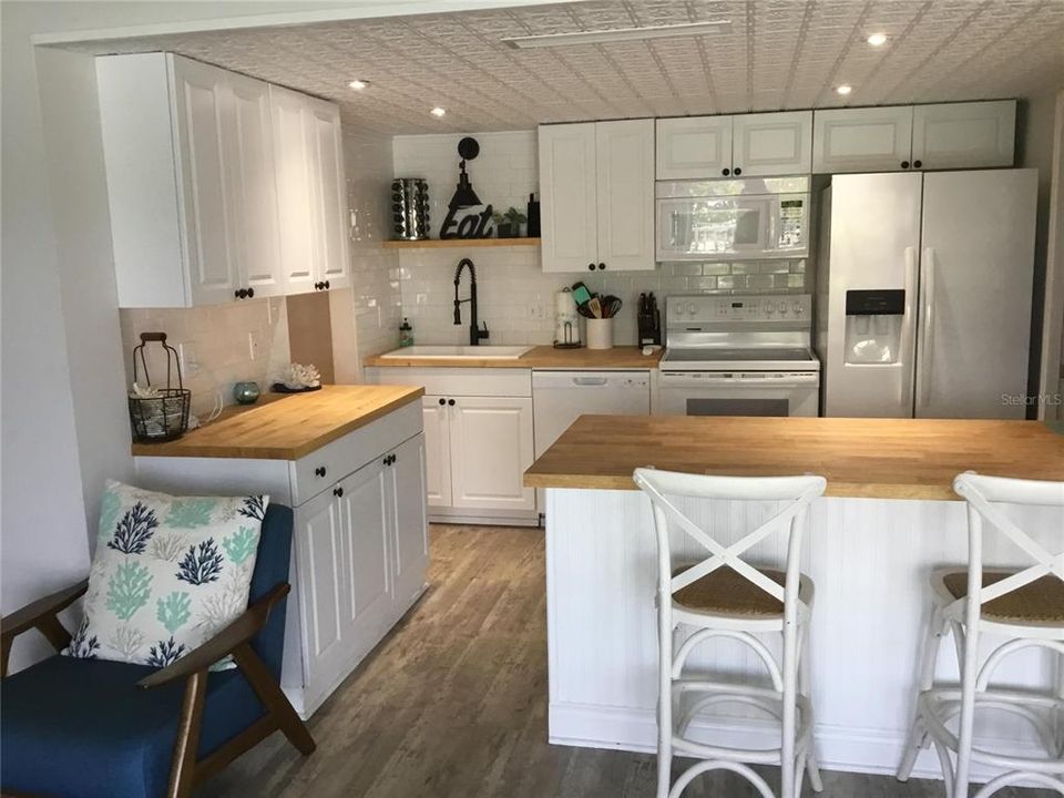 For Rent: $3,075 (1 beds, 1 baths, 860 Square Feet)