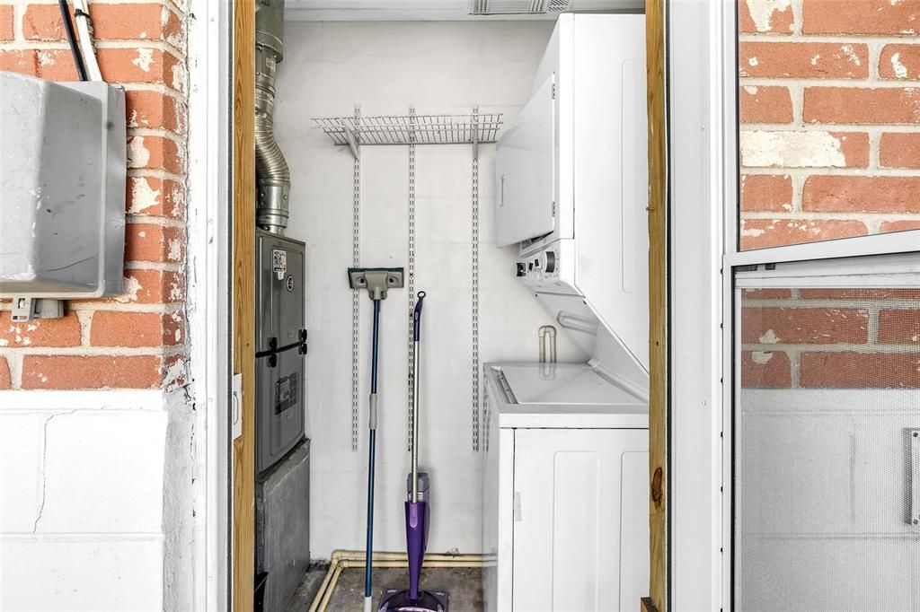 For Sale: $199,900 (2 beds, 1 baths, 885 Square Feet)