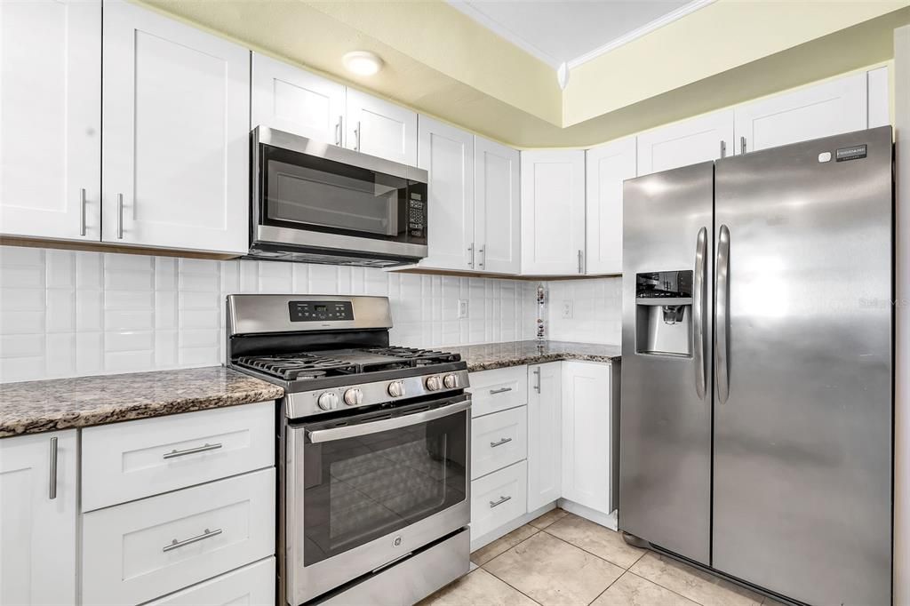 For Sale: $199,900 (2 beds, 1 baths, 885 Square Feet)