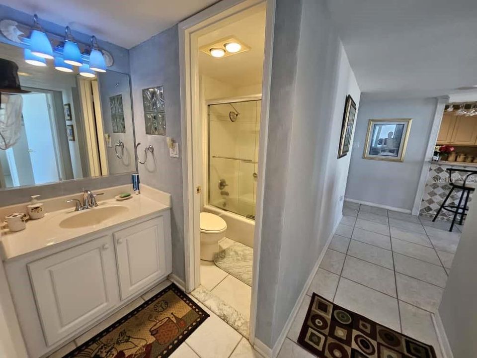 For Sale: $300,000 (2 beds, 2 baths, 1171 Square Feet)