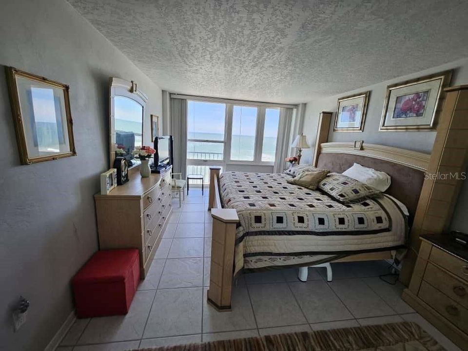 For Sale: $300,000 (2 beds, 2 baths, 1171 Square Feet)