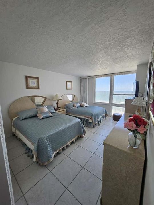 For Sale: $300,000 (2 beds, 2 baths, 1171 Square Feet)