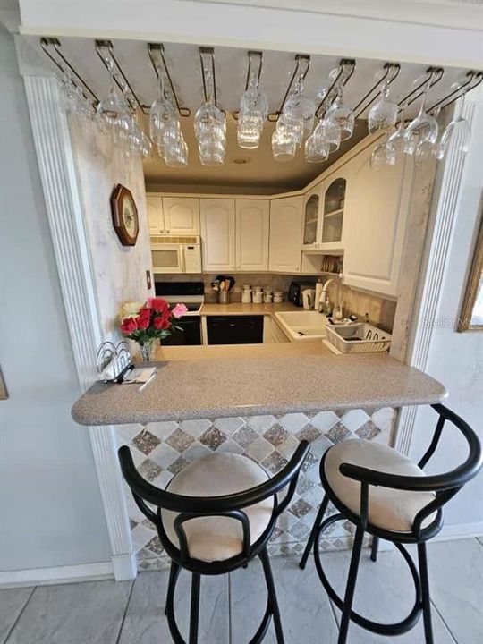 For Sale: $300,000 (2 beds, 2 baths, 1171 Square Feet)