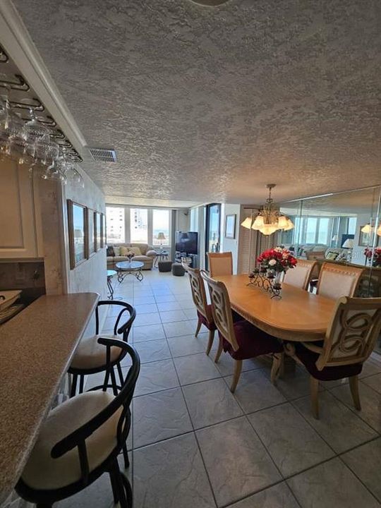 For Sale: $300,000 (2 beds, 2 baths, 1171 Square Feet)