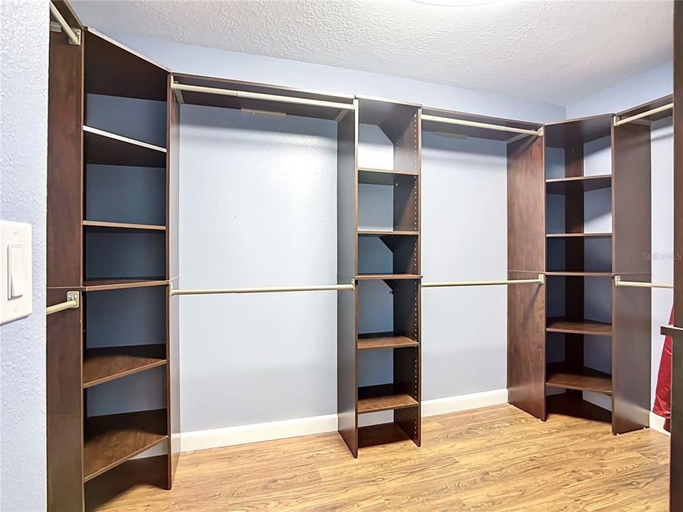 For Sale: $640,000 (4 beds, 2 baths, 2728 Square Feet)