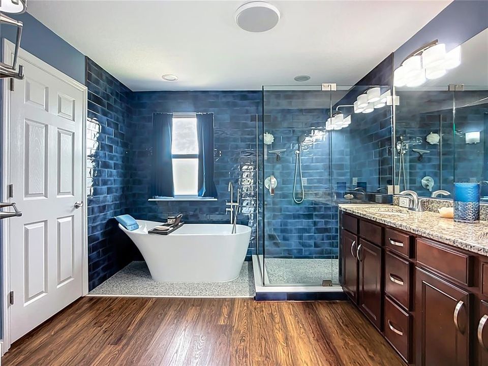 For Sale: $640,000 (4 beds, 2 baths, 2728 Square Feet)