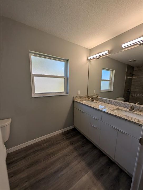 В аренду: $1,900 (4 спален, 2 ванн, 1664 Квадратных фут)