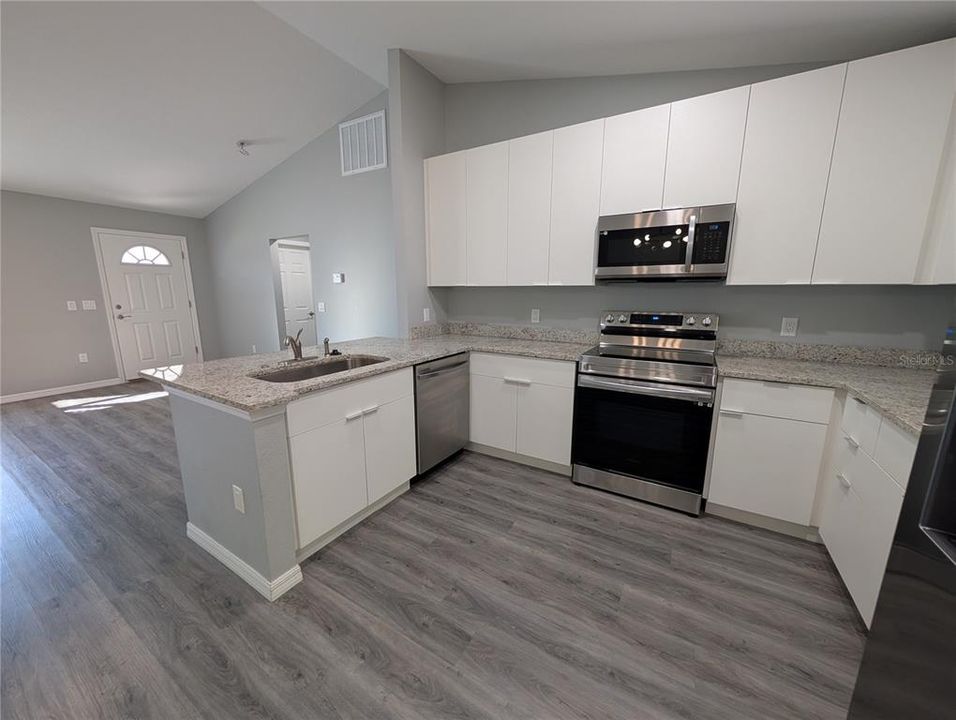 В аренду: $1,900 (4 спален, 2 ванн, 1664 Квадратных фут)