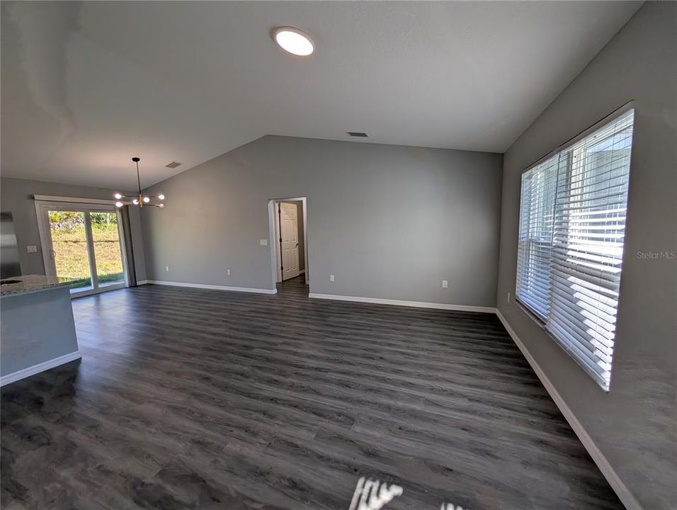 В аренду: $1,900 (4 спален, 2 ванн, 1664 Квадратных фут)