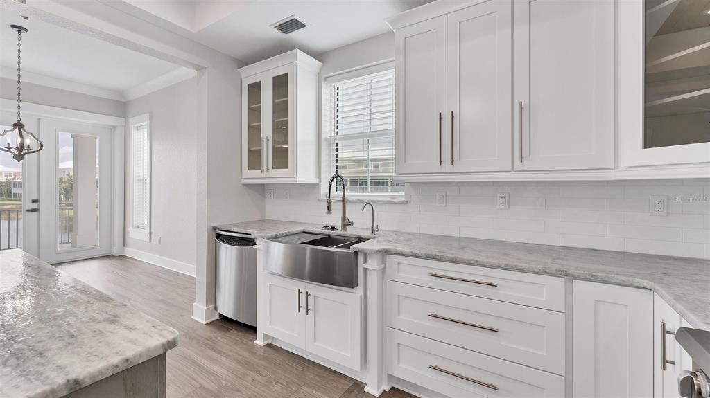 出租: $3,500 (3 贝兹, 3 浴室, 2397 平方英尺)