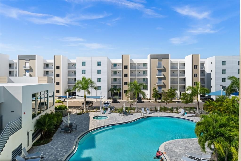 For Sale: $480,000 (1 beds, 2 baths, 858 Square Feet)