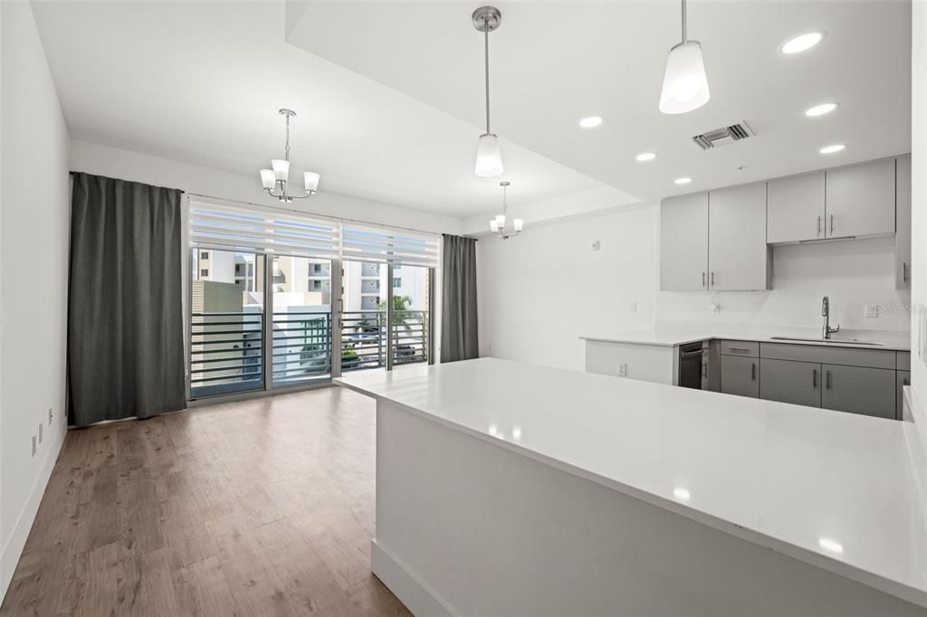 For Sale: $480,000 (1 beds, 2 baths, 858 Square Feet)