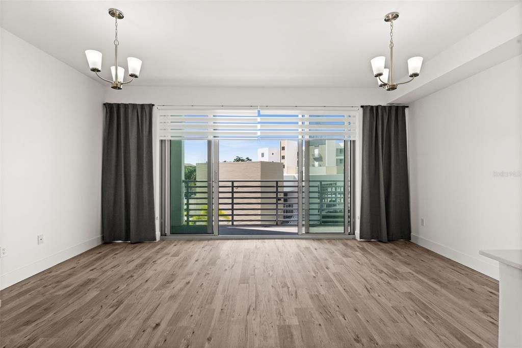 For Sale: $480,000 (1 beds, 2 baths, 858 Square Feet)