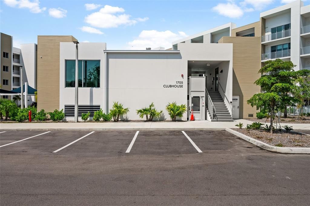 For Sale: $480,000 (1 beds, 2 baths, 858 Square Feet)