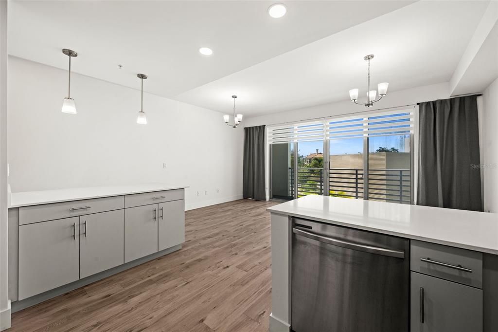 For Sale: $480,000 (1 beds, 2 baths, 858 Square Feet)