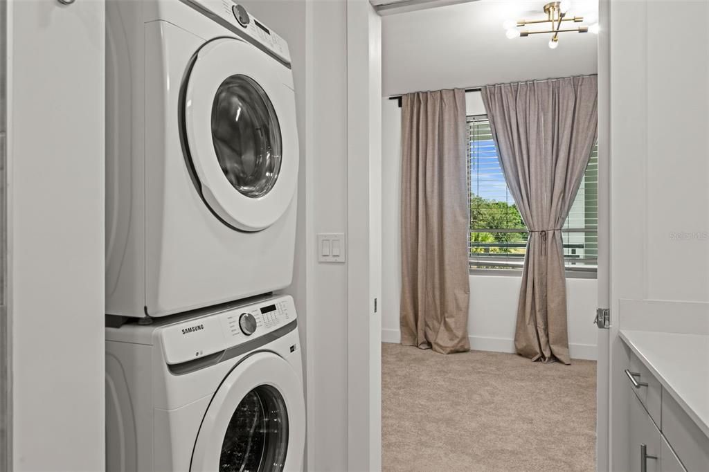 For Sale: $480,000 (1 beds, 2 baths, 858 Square Feet)