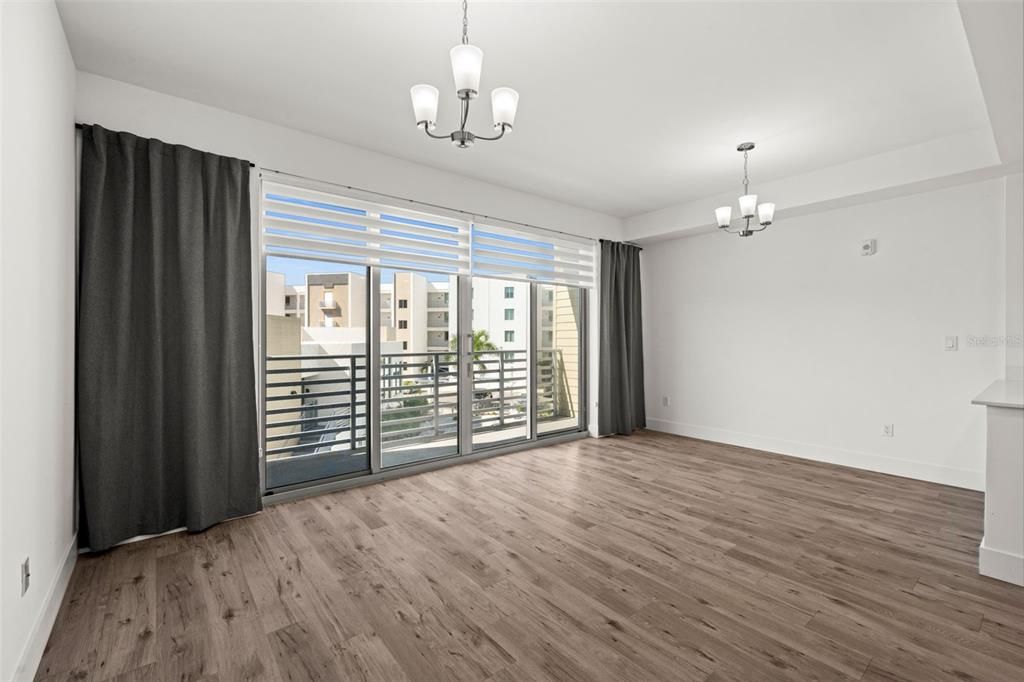 For Sale: $480,000 (1 beds, 2 baths, 858 Square Feet)