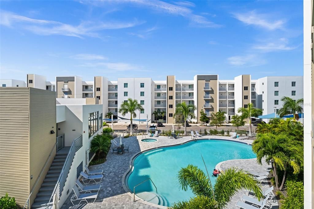 For Sale: $480,000 (1 beds, 2 baths, 858 Square Feet)