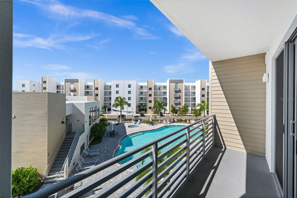 For Sale: $480,000 (1 beds, 2 baths, 858 Square Feet)