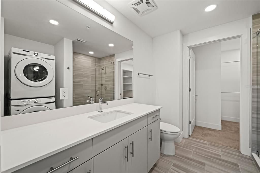 For Sale: $480,000 (1 beds, 2 baths, 858 Square Feet)