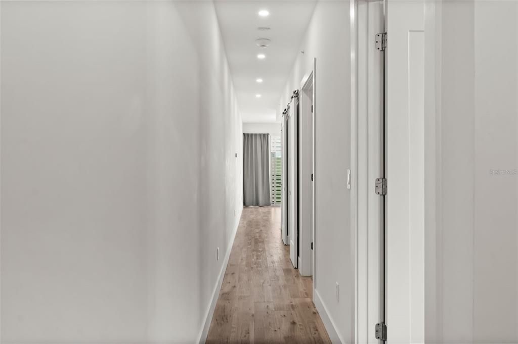 For Sale: $480,000 (1 beds, 2 baths, 858 Square Feet)