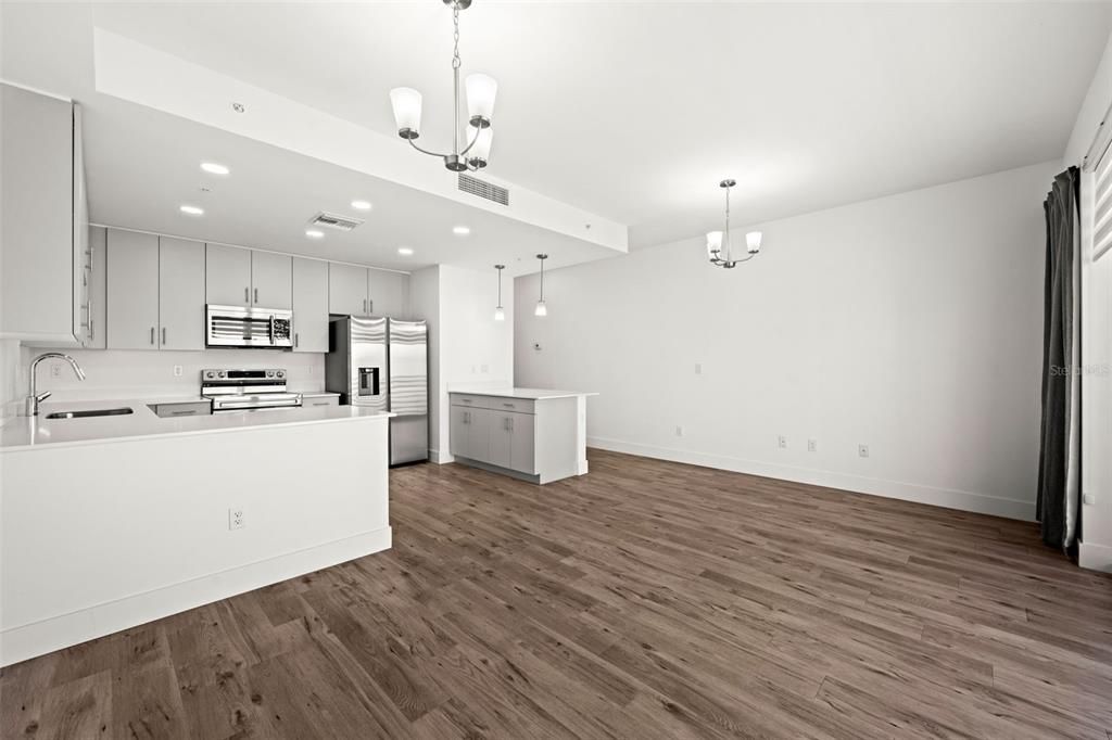 For Sale: $480,000 (1 beds, 2 baths, 858 Square Feet)