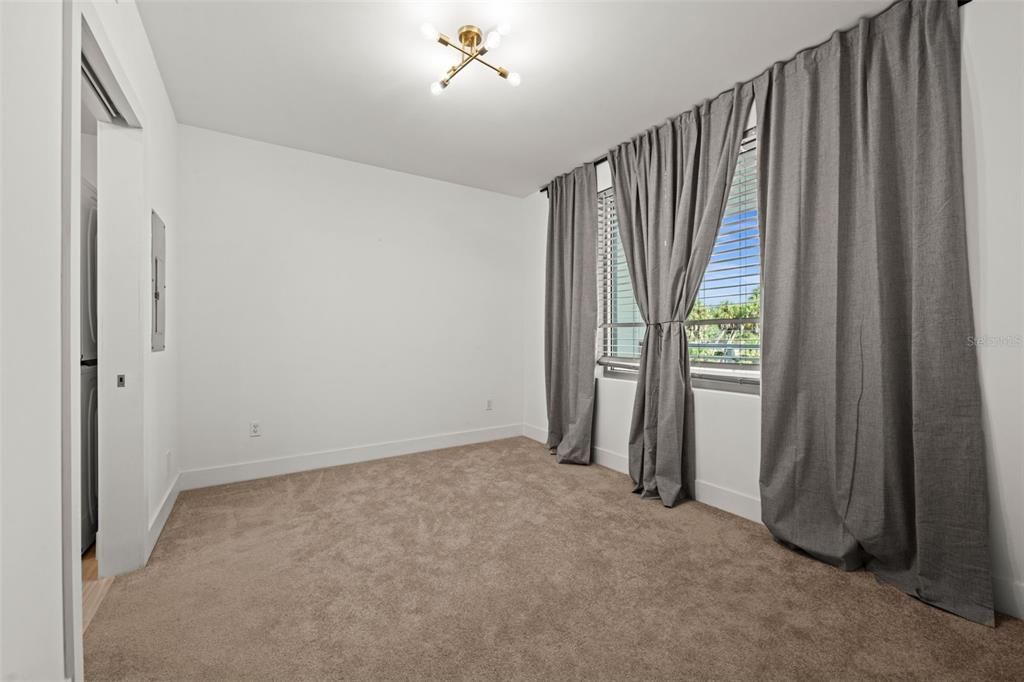 For Sale: $480,000 (1 beds, 2 baths, 858 Square Feet)