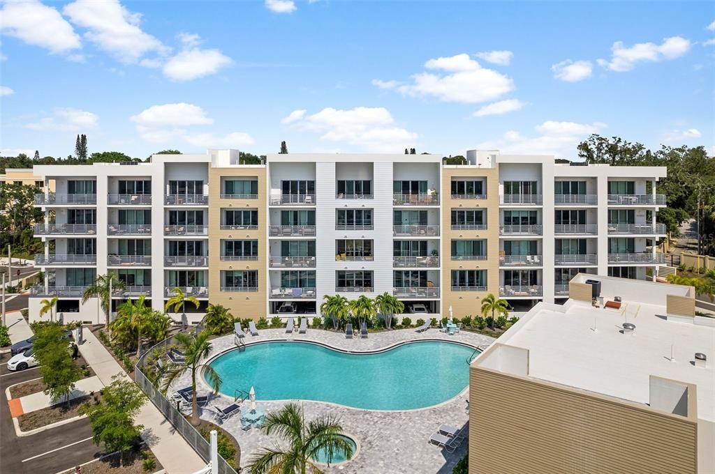 For Sale: $480,000 (1 beds, 2 baths, 858 Square Feet)