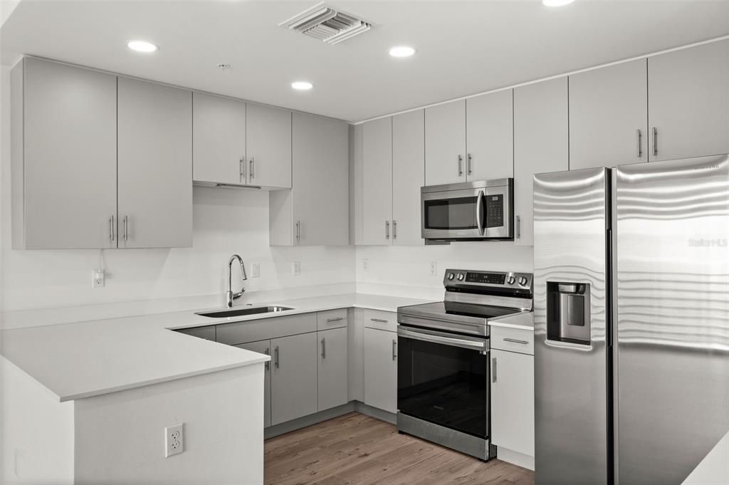 For Sale: $480,000 (1 beds, 2 baths, 858 Square Feet)