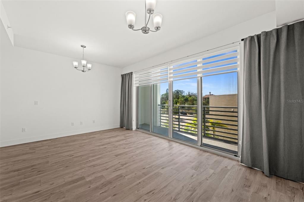 For Sale: $480,000 (1 beds, 2 baths, 858 Square Feet)