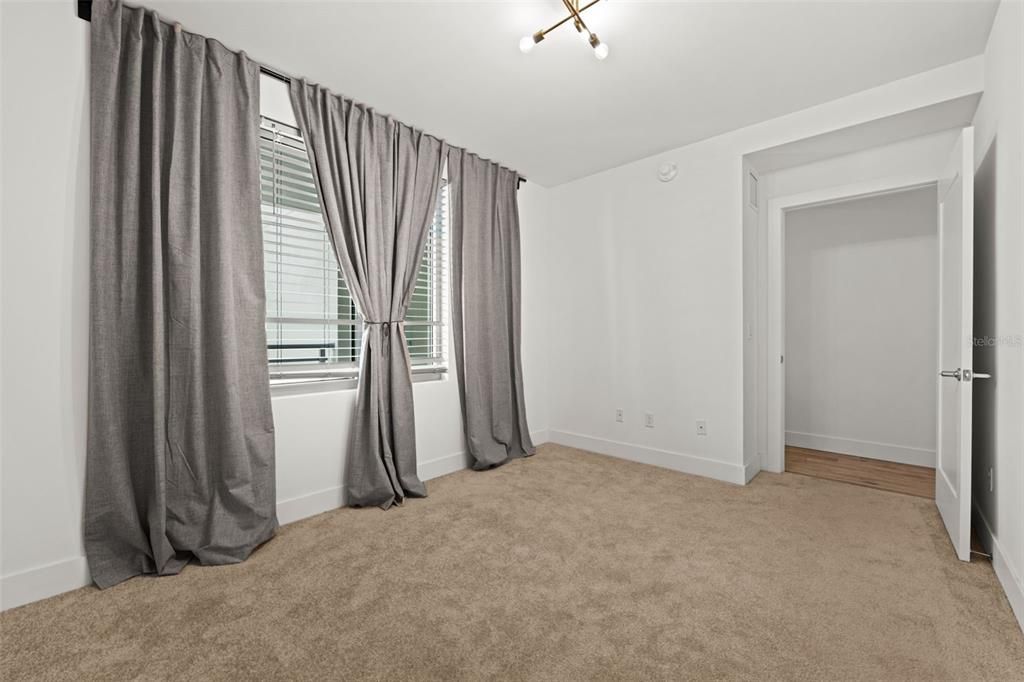 For Sale: $480,000 (1 beds, 2 baths, 858 Square Feet)