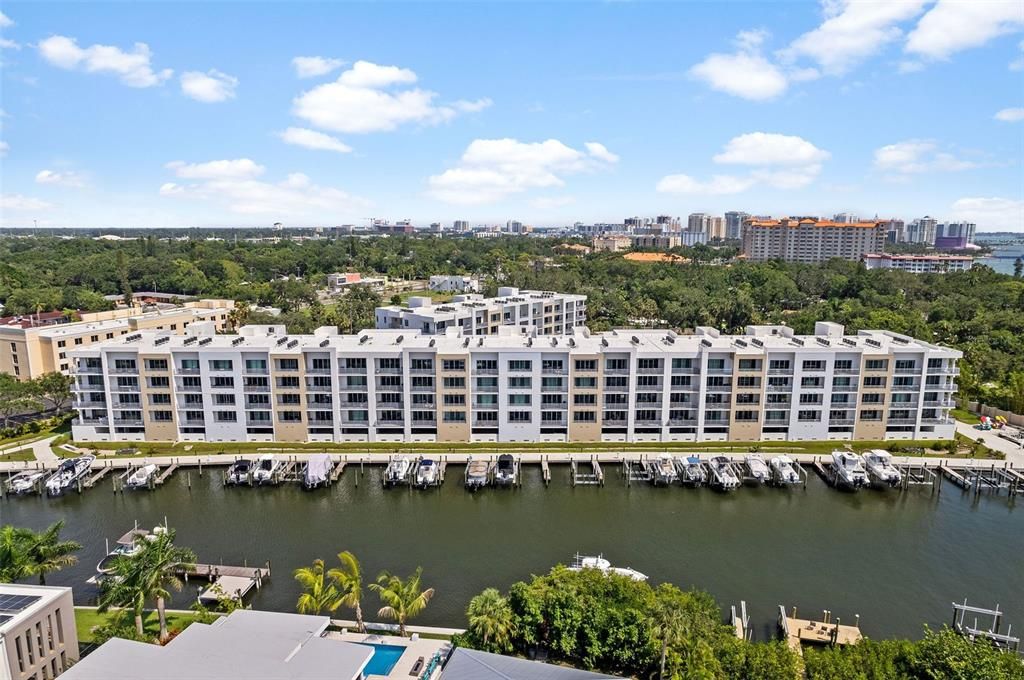 For Sale: $480,000 (1 beds, 2 baths, 858 Square Feet)